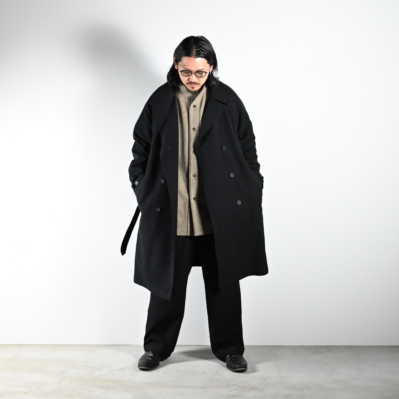 山内 / ウォッシュドウールリネンツイル・トレンチコートコーディネート