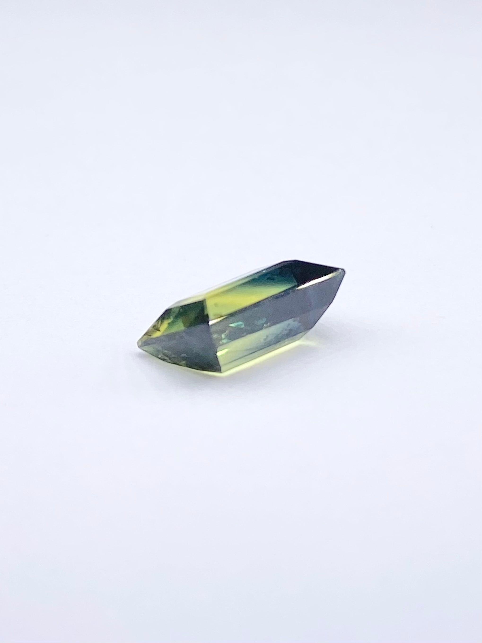 バイカラーサファイア 2.48ct ルース | シークレットベースジュエリー