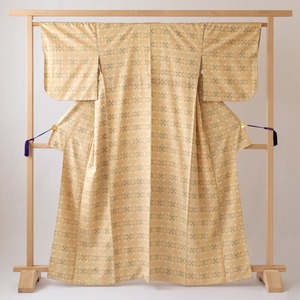 幾何学の模様　染紬　型絵染　袷着物　【中古品】