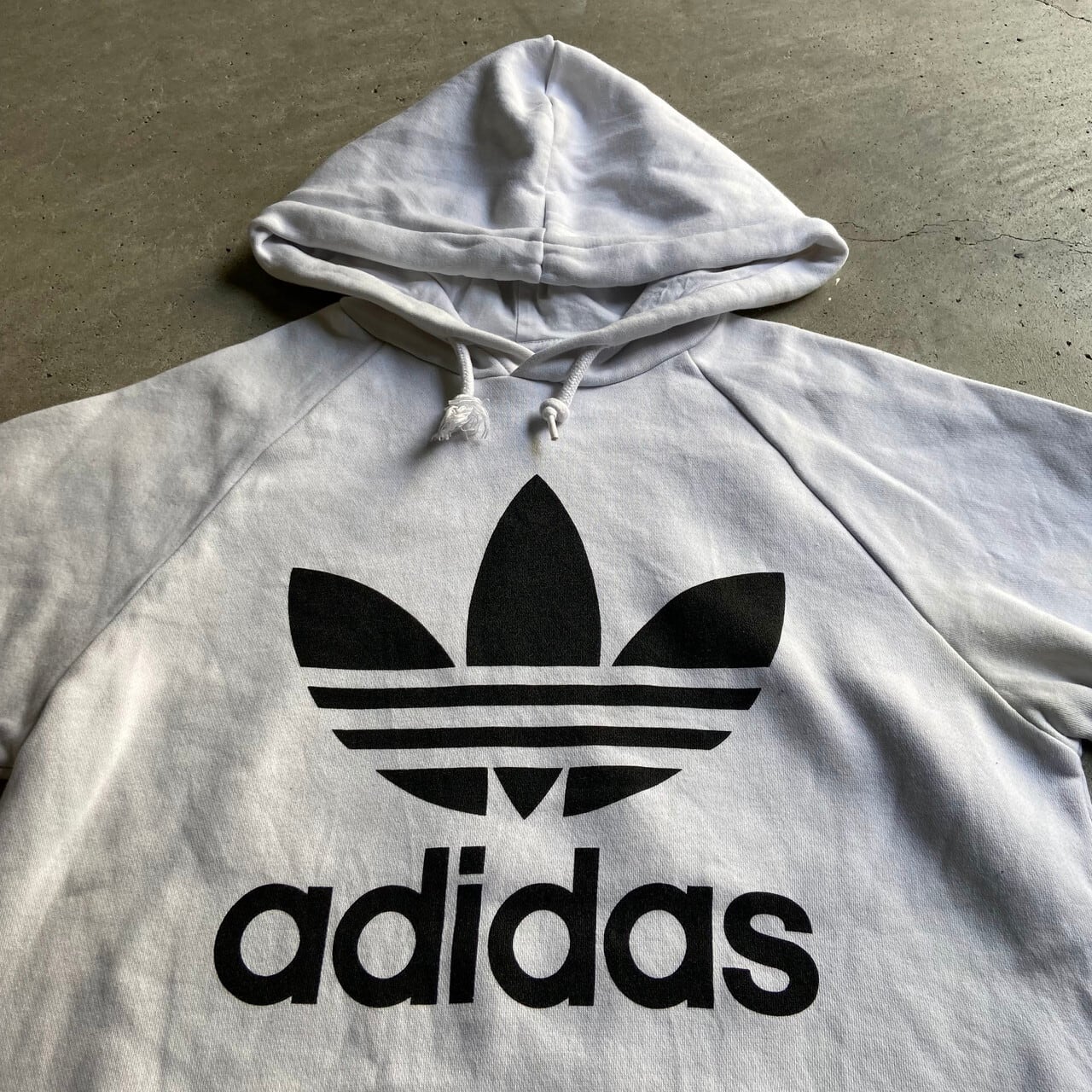 adidas アディダス トレフォイルロゴ プリント フロントロゴ プリント スウェットパーカー メンズM 古着 ホワイト 白 プルオーバー【パーカー】【WS2201】 | cave 古着屋【公式】古着通販サイト