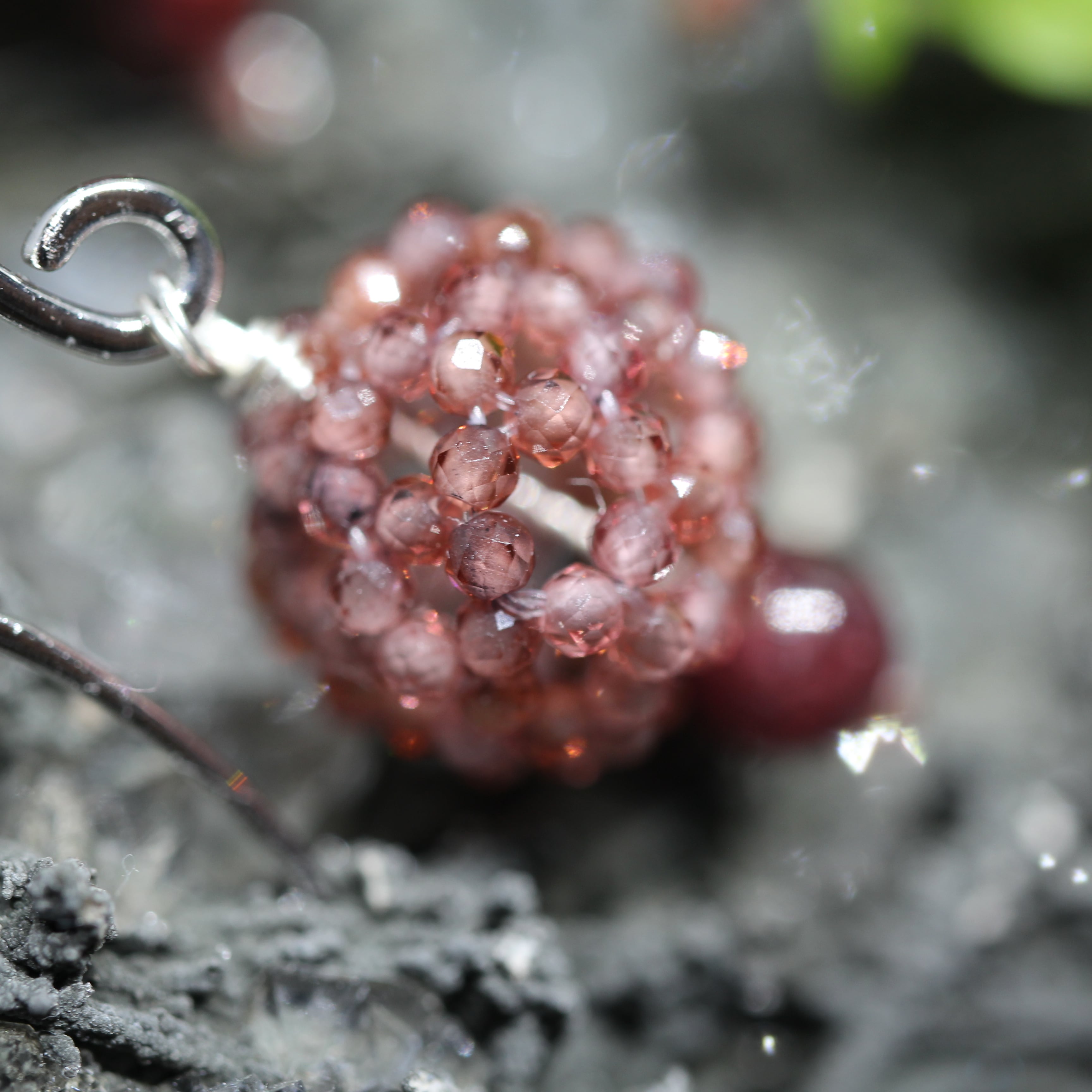 ピアス【バッキーボール(ガーネット)】 | earth venus