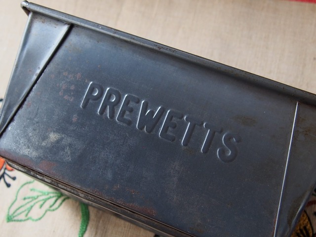 イギリスアンティーク　ブレッドティン　PREWETTS