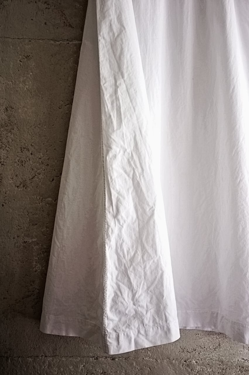 フランス とろりと長い貝たちとモノグラムあるロングワンピース