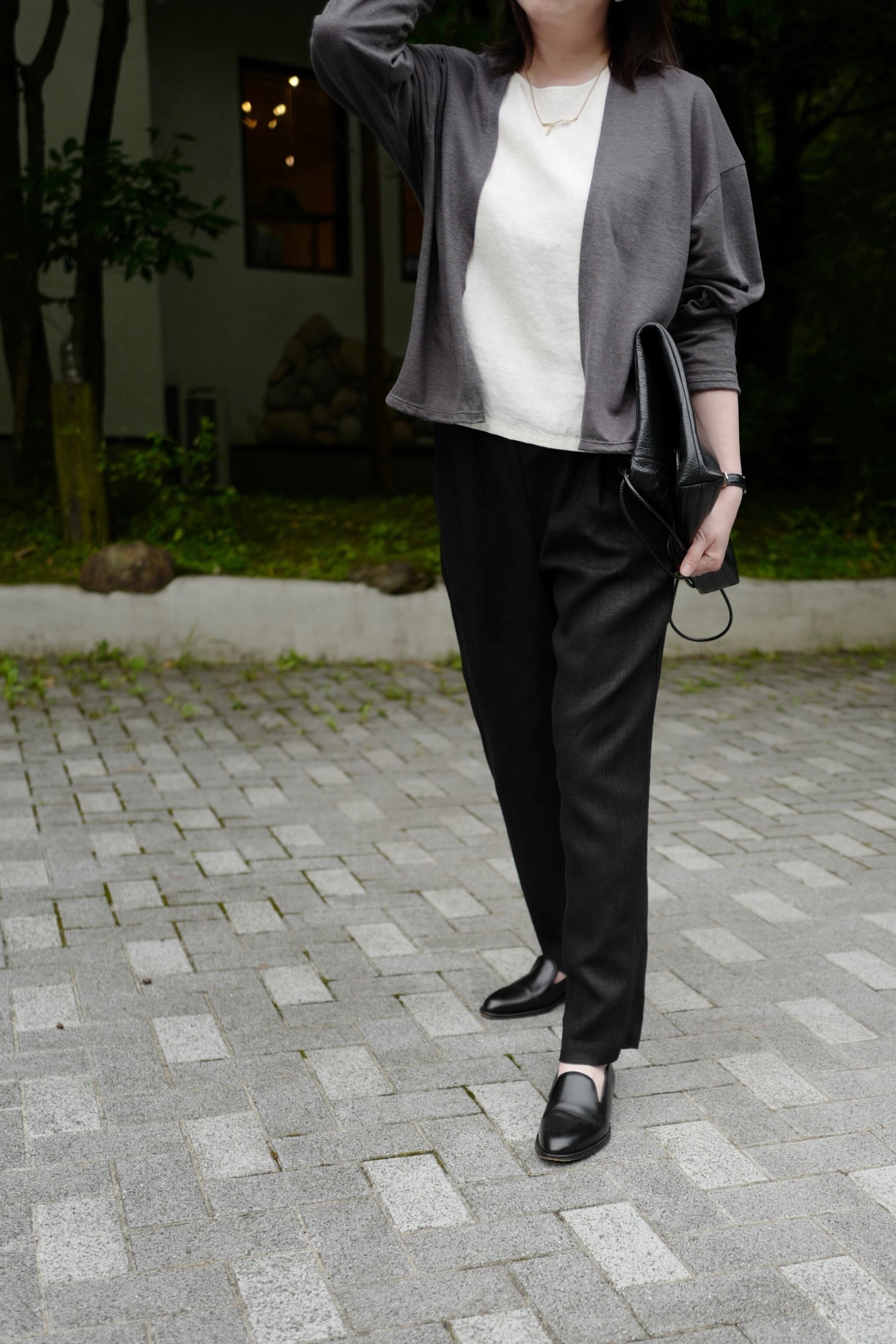 evam eva ｜water linen sleeveless (white, black） | robin ASO