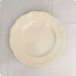 【フランス直輸入】温かみのある優しいアイボリーカラーが特徴 サルグミンヌ 花リム 皿 ➂