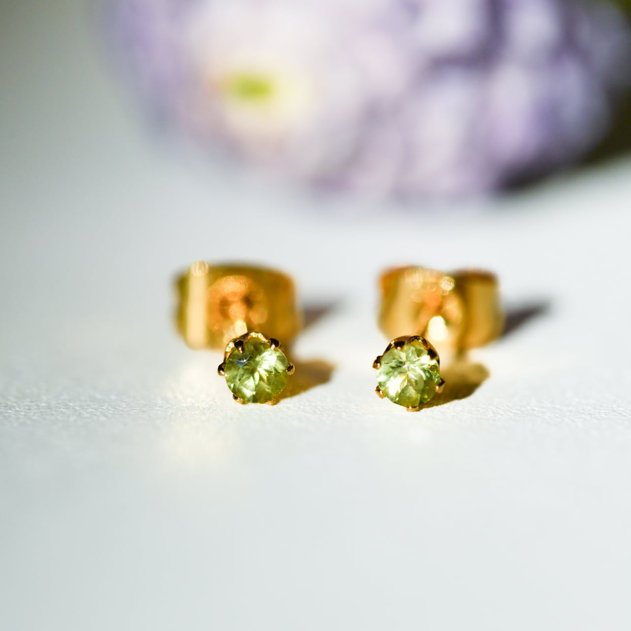 高品質ペリドットのミニピアス セカンドピアス 天然石 金属 高品質ペリドットのミニピアス セカンドピアス 天然石 金属