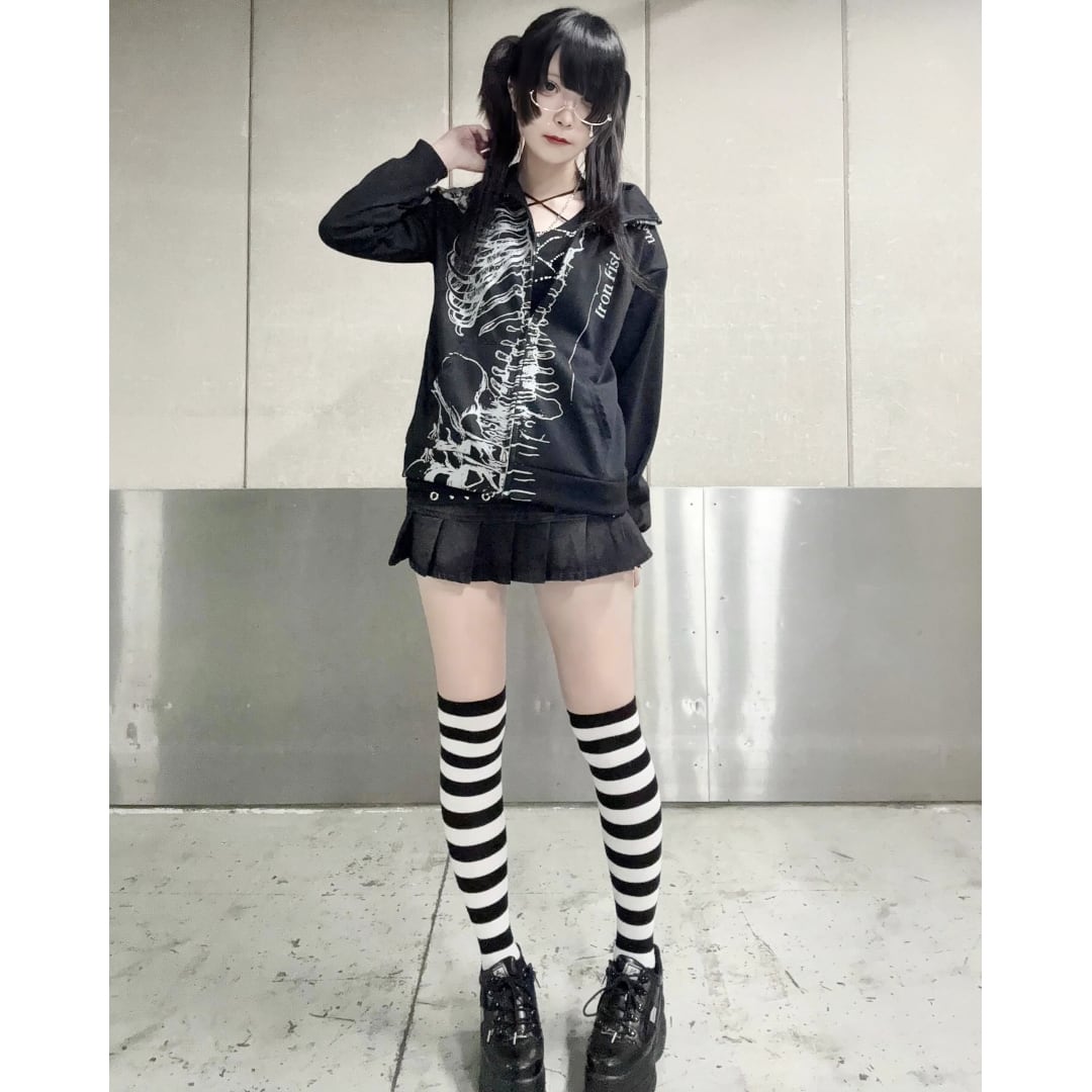 6/15 完売→再入荷！】新作☆Skeleton ハイネックZIPトップス