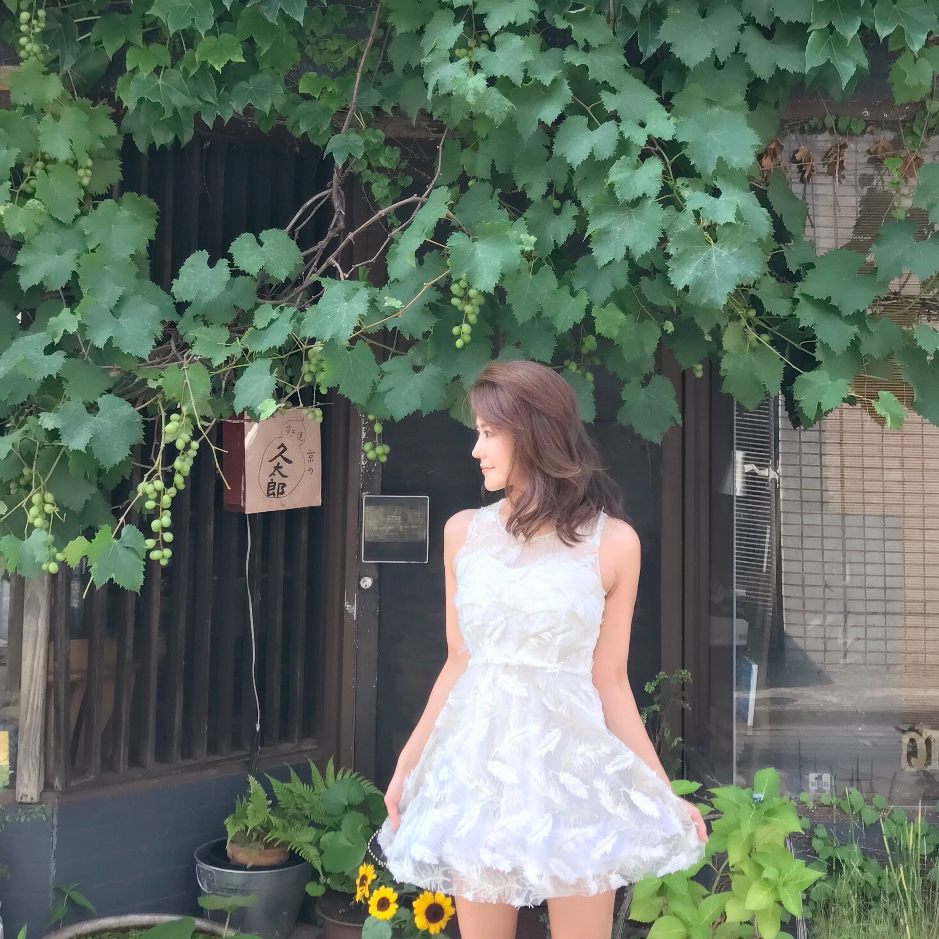 羽が散りばめられた Aラインミニスカワンピース 9style