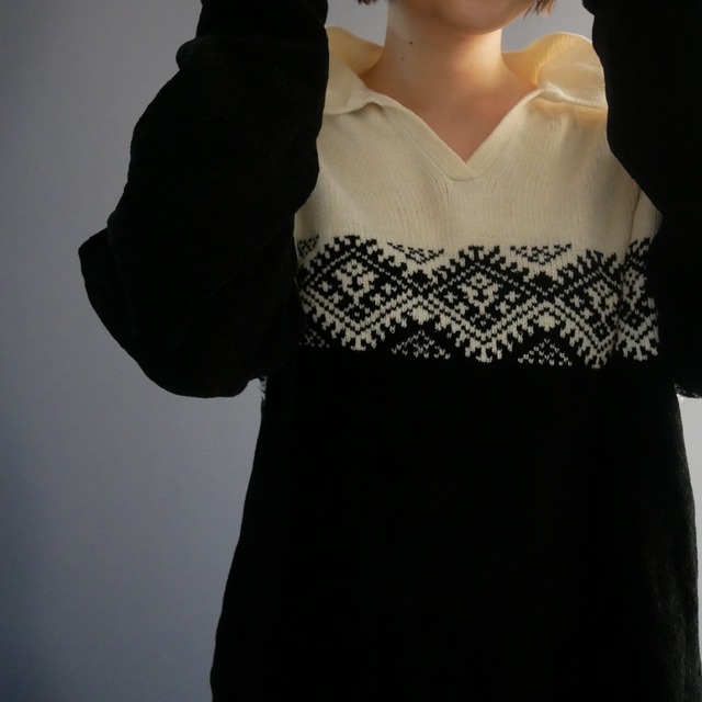 Monotone acrylic knit