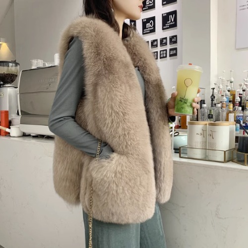 ファーベスト レディース アウター 羽織 ベスト フェイクファー ふわふわ もこもこ 暖かい ノースリーブ 秋冬 Ｖネック シンプル 無地 カジュアル お出かけ おしゃれ きれいめ ボリューム 女性