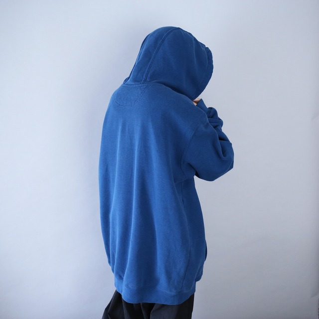 "Carhartt" sleeve logo printed over silhouette blue sweat parka