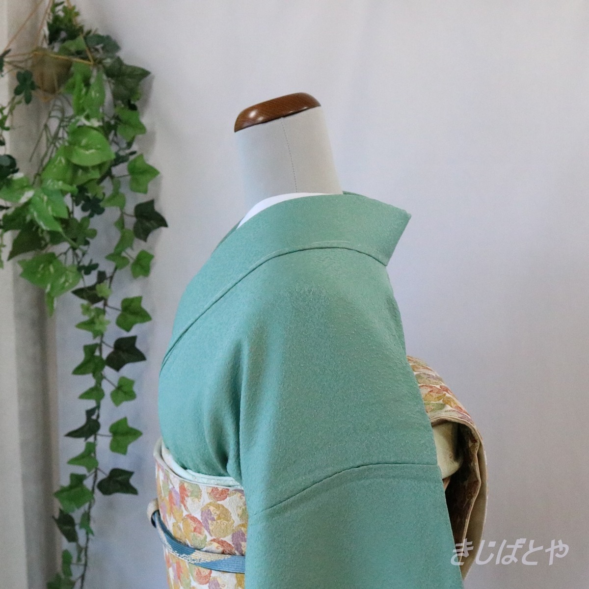 正絹綸子 緑青（ろくしょう）の色無地 紋入り 袷 | きじばとや