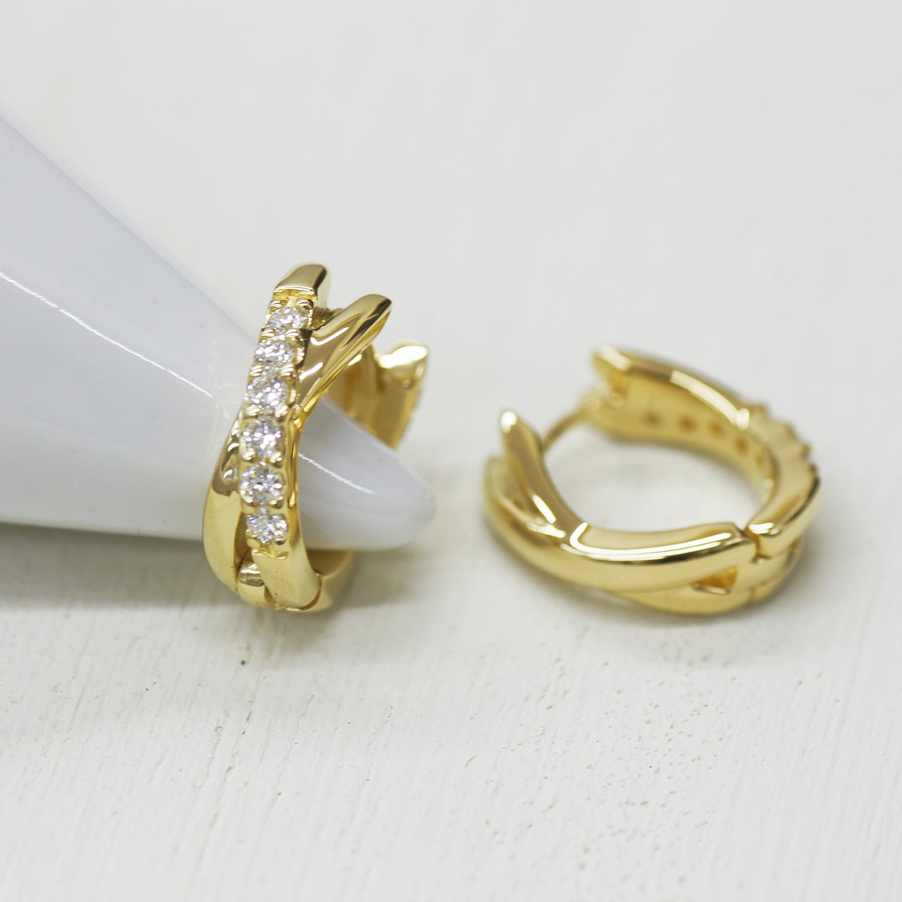 . K10イエローゴールドダイヤモンドフープピアス（片耳） K10イエローゴールドダイヤモンドフープピアス（片耳）