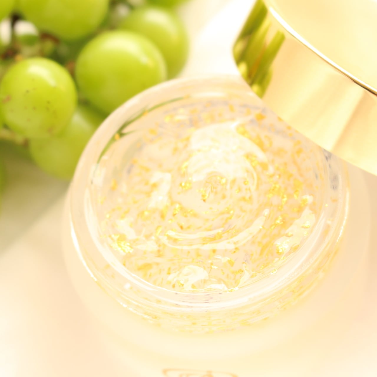 〈ゴールドマッサージジェル〉古い角質を優しくオフ。週末のホームエステに