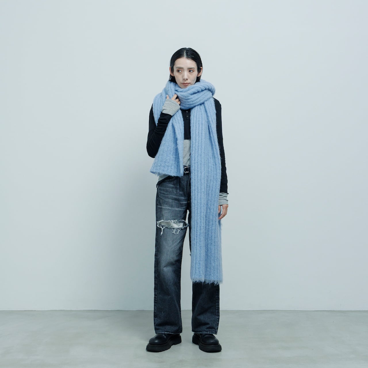 AO-83 long & volume mohair muffler / sky | akio