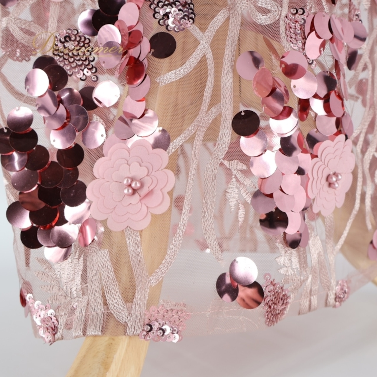 ベリーダンス オリエンタル 衣装 上下セット ピンク系 トップス  スカート アーム アーム飾り スパンコール ラインストーン 豪華 装飾 上品 かわいい 蝶 花 白 ダンス衣装 ステージ イベント メッシュ生地 透け感 華やか セクシー スリット ホワイト系