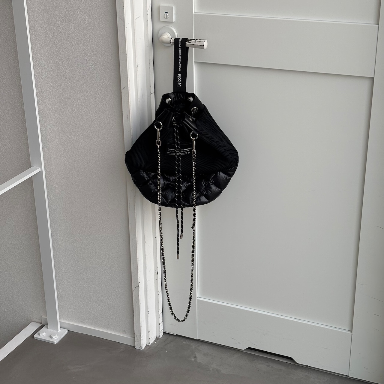 【受注予約：3月中旬入荷予定】mesh-quilting poach bag/black