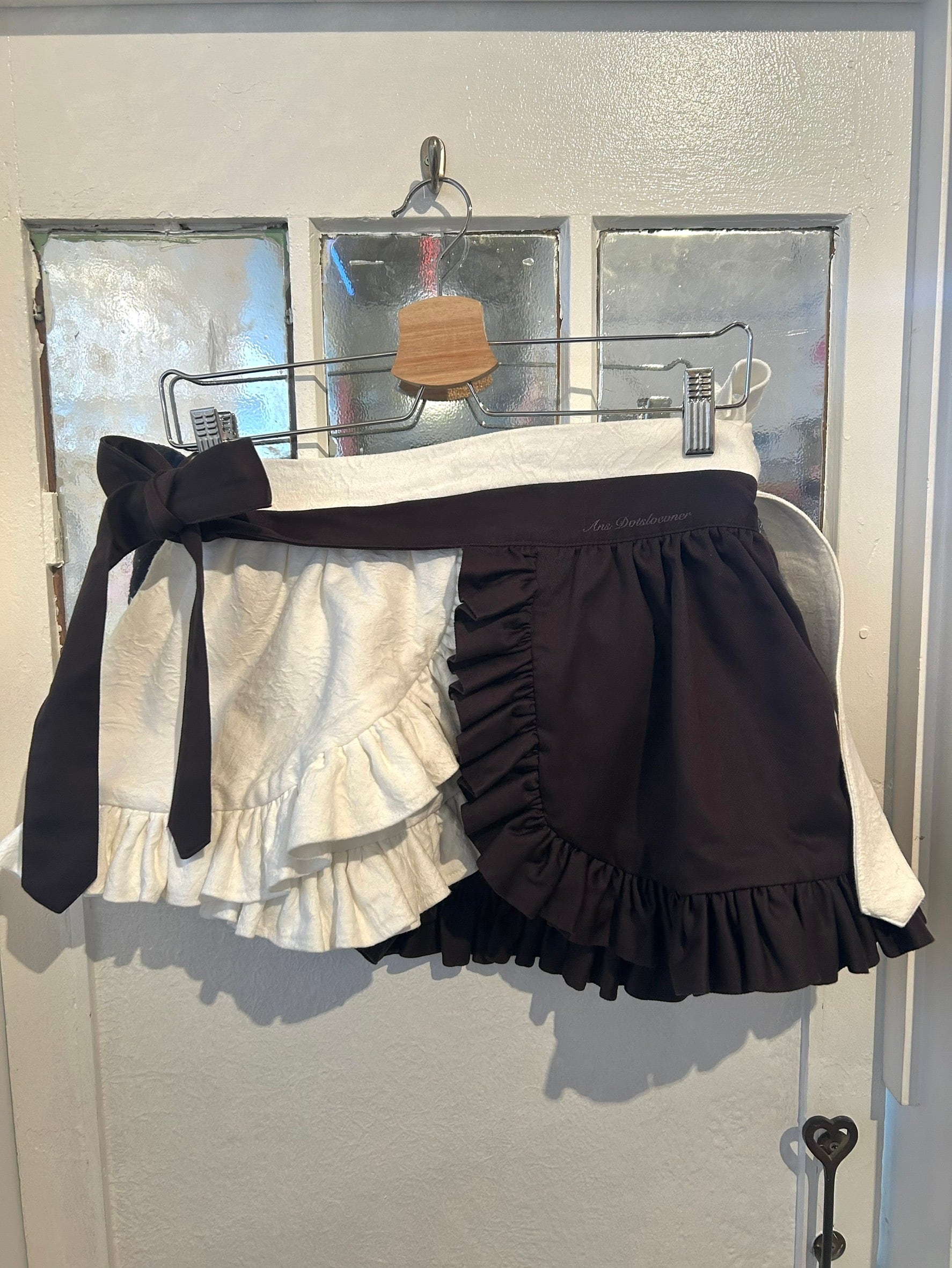 Ans Dotsloevner apron skirt mini / brown white | itimi