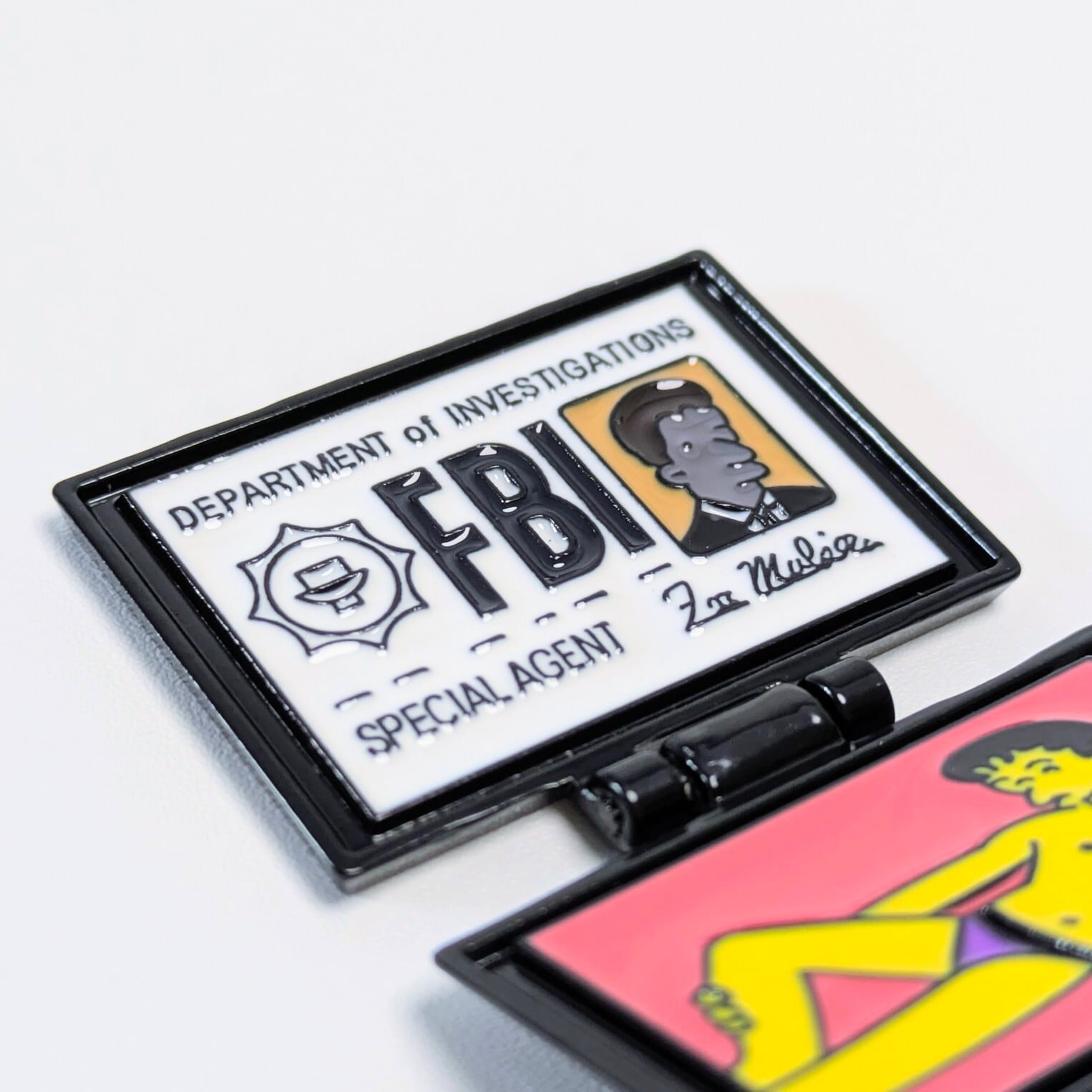 送料無料！ ★ピンズ PINS★ピンバッジ 【 The Simpsons（ ザ シンプソンズ ）】X-ファイル モルダー捜査官 / FBIの身分証（IDカード）〚アメリカン雑貨 アメトイ〛