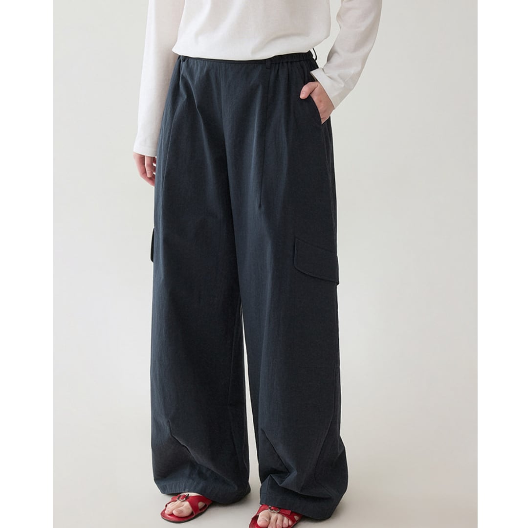 wide cargo pocket pants