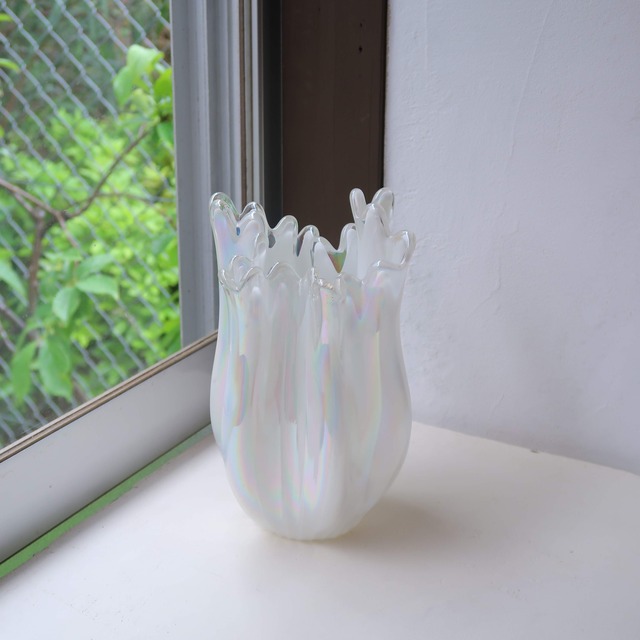 白いオーロラの花瓶-240501