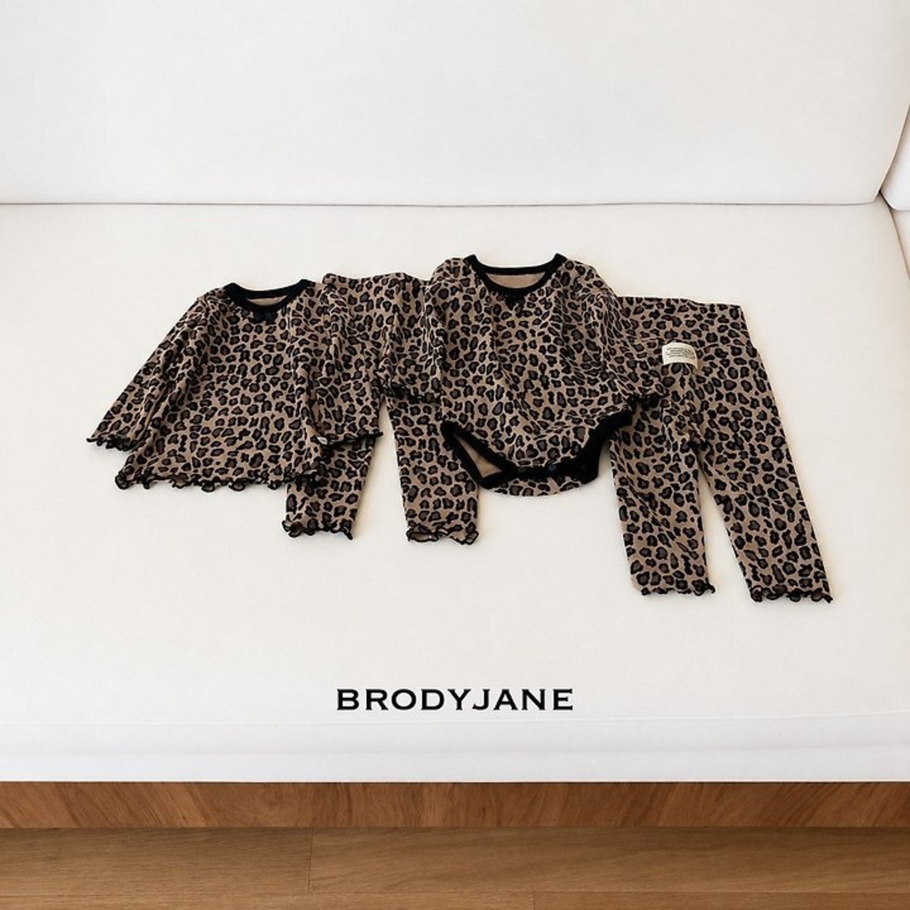 韓国子供服 / 26Autumn / 〖取寄〗Brodyjane / キャメルレオレギンス / ベビー服 / 赤ちゃん服 / レギンス *onesize(~12ヶ月)*