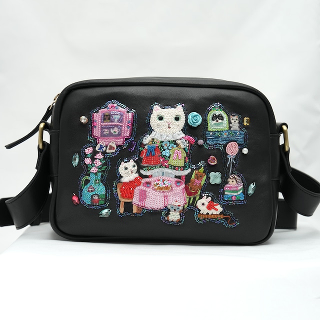 刺繍ショルダーバッグ Yumi Kitagishi / Doll play (Black)