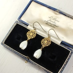 白蝶貝の蕾と真鍮フィリグリーのクラシックstyle・ピアス(イヤリング)