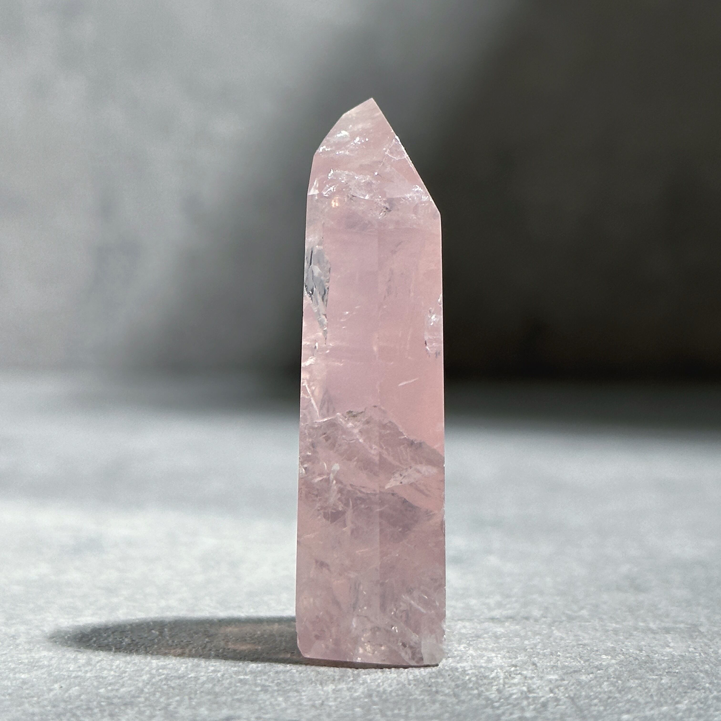 き*ぃ様 高さ約55㎝ タワー ポイント ローズクォーツ 天然石 鉱物 ど迫力！ 虹◎ローズクォーツタワー54◇ Rose Quartz Tower ◇天然石