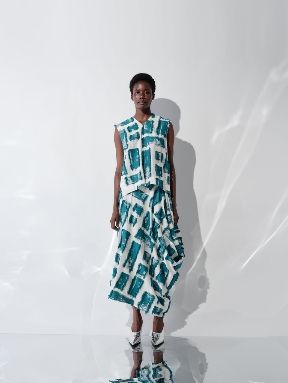 フリンジカットジャガード Vネックトップ グリーン×ベージュ | J's by