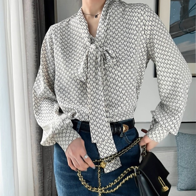 リボンタイ総柄ブラウス　A3070