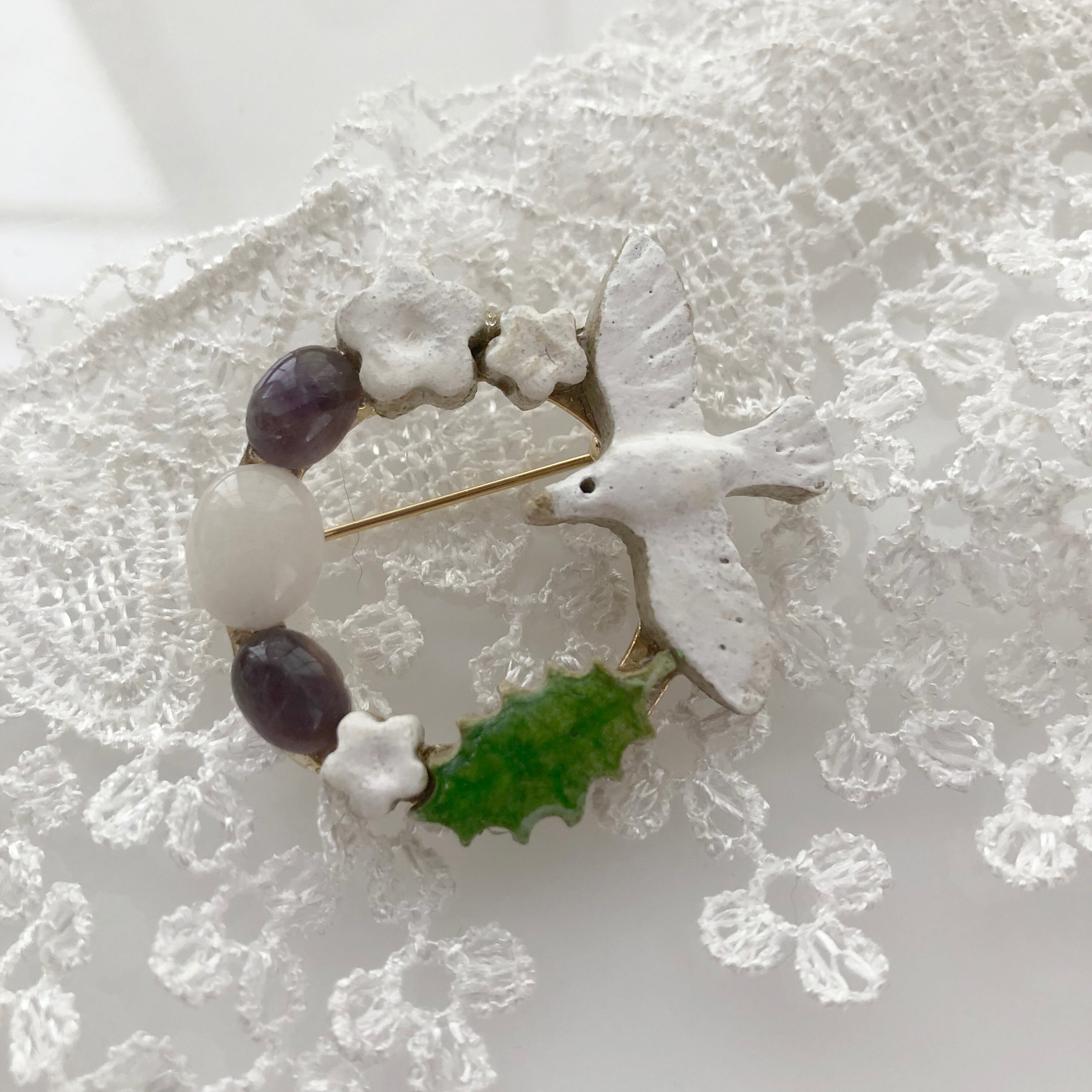 小鳥と天然石の2wayブローチ(アメジスト)帯留めオプション金具付き