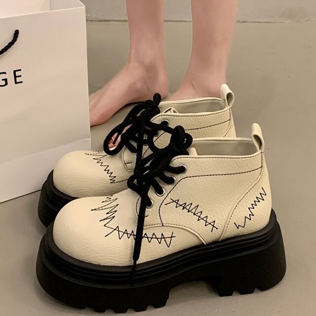 【予約販売】ブーツ ローファー レディースクリーム ブラック ステッチ 刺繍 レザー ショート丈 厚底 ヒール カジュアル 可愛い トレンド 靴 お洒落 韓国 秋 冬 22.5cm/23cm/23.5cm/24cm/24.5cm