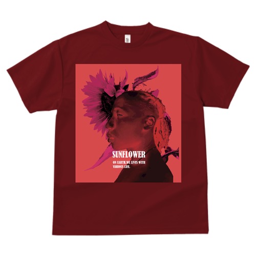 黒人男性とひまわりのＴシャツ