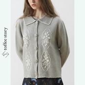 冬庭にそよぐ白影：刺繍ドールカーディガン《XU0261》