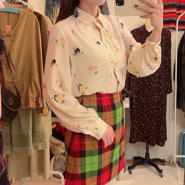 retro tulip cream dot blouse