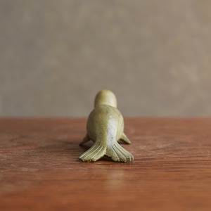 優しく微笑む、木彫りのアザラシ 1