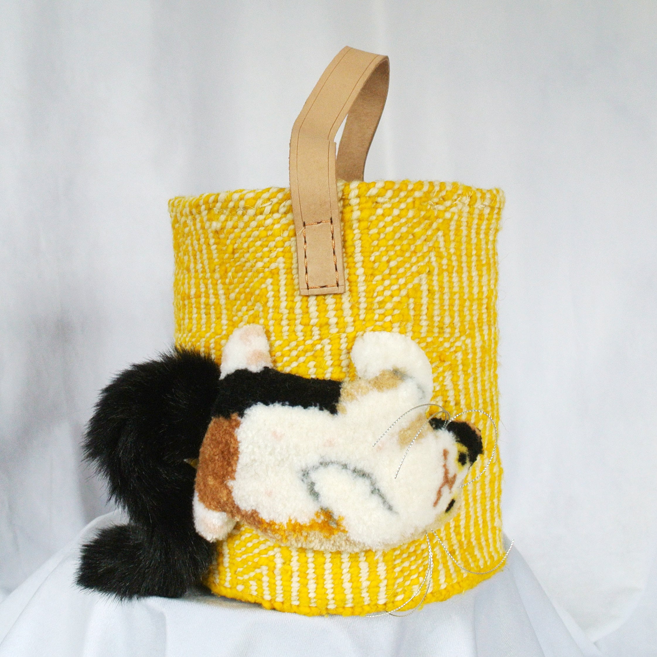 CAT IN DA HOUSE! ON LINE STORE