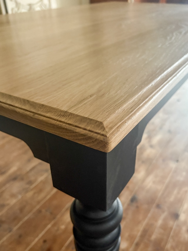 【在庫1点即出荷可】ホワイトオークダイニングテーブル 1600x900 “特注ろくろ足TK” 足元広めver.