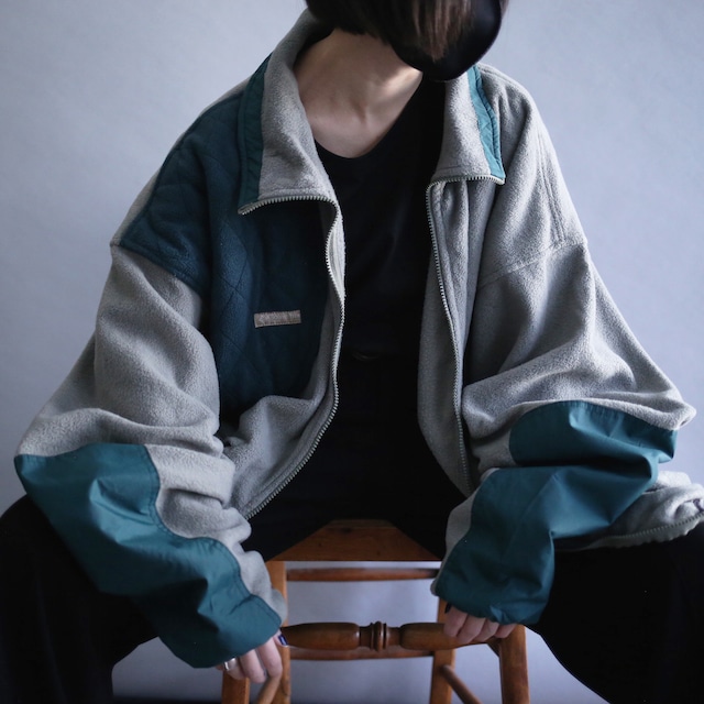"Columbia" good coloring switching design over wide silhouette high-neck fleece blouson