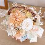 カーネーションのフラワーバスケット 【ハニーアプリコット】