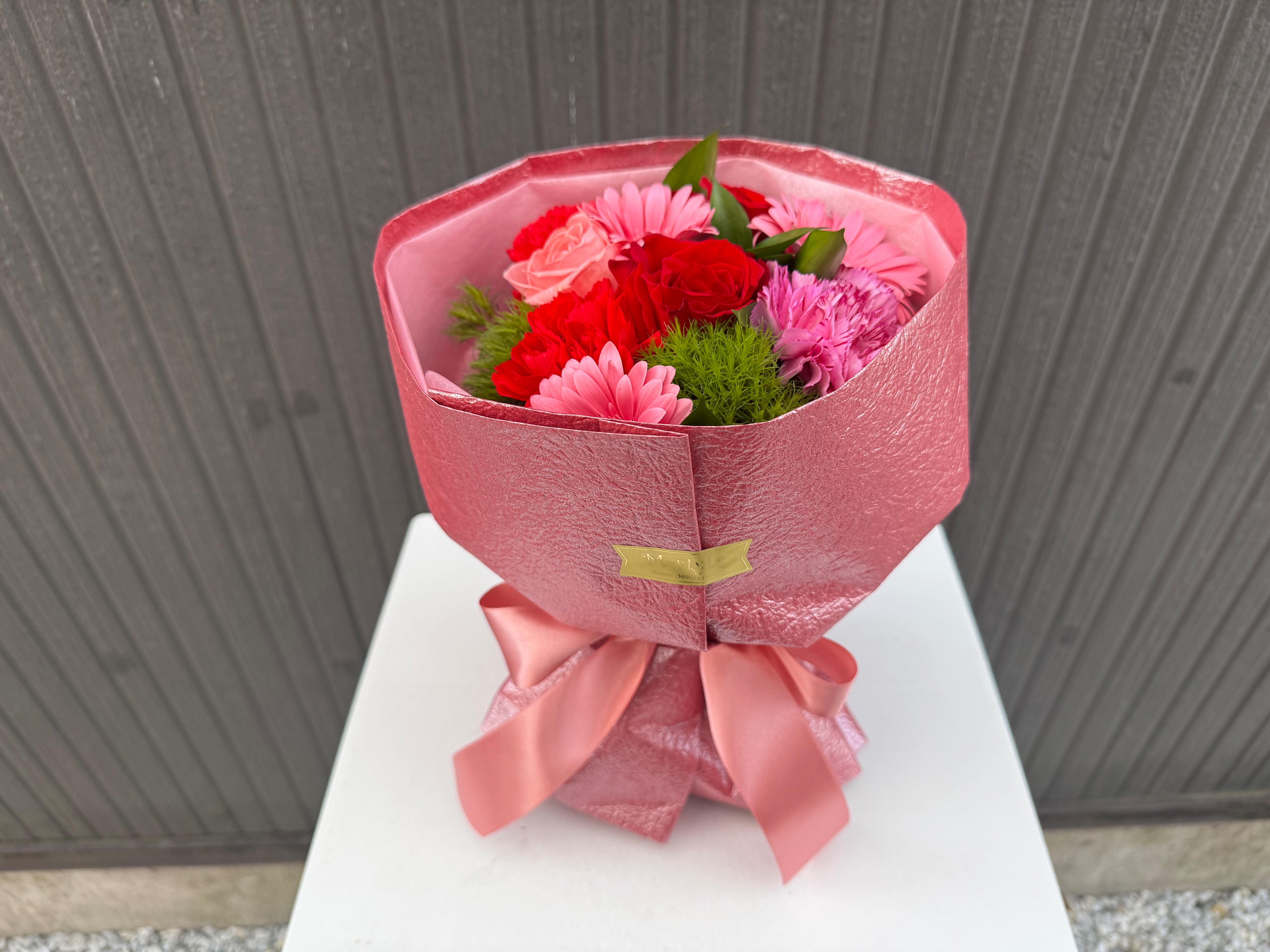 【地方発送・市内配達用】ラブリー&ビビッド華やかブーケ