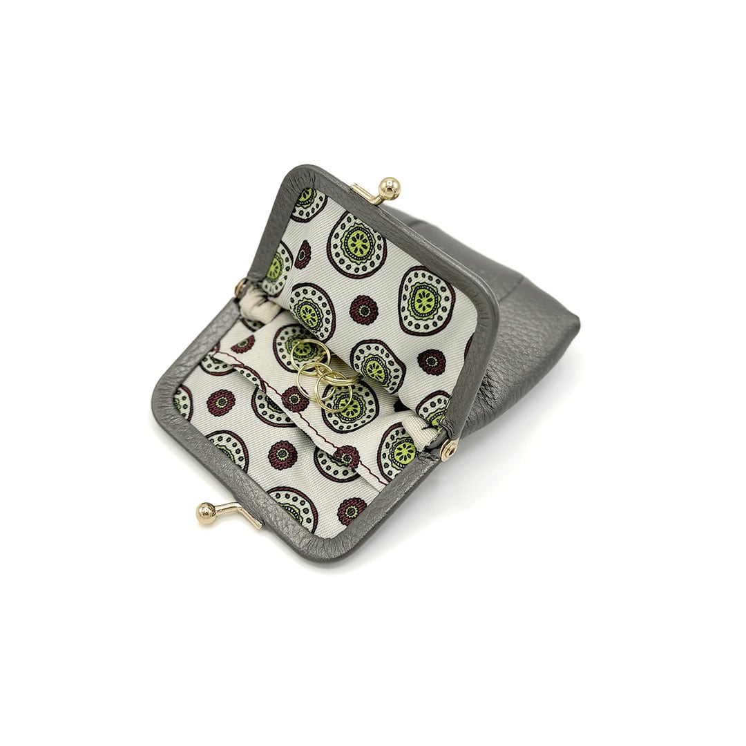 リール付きキーケース 【葡萄】 | 果実のような革小物 永井くだもの園