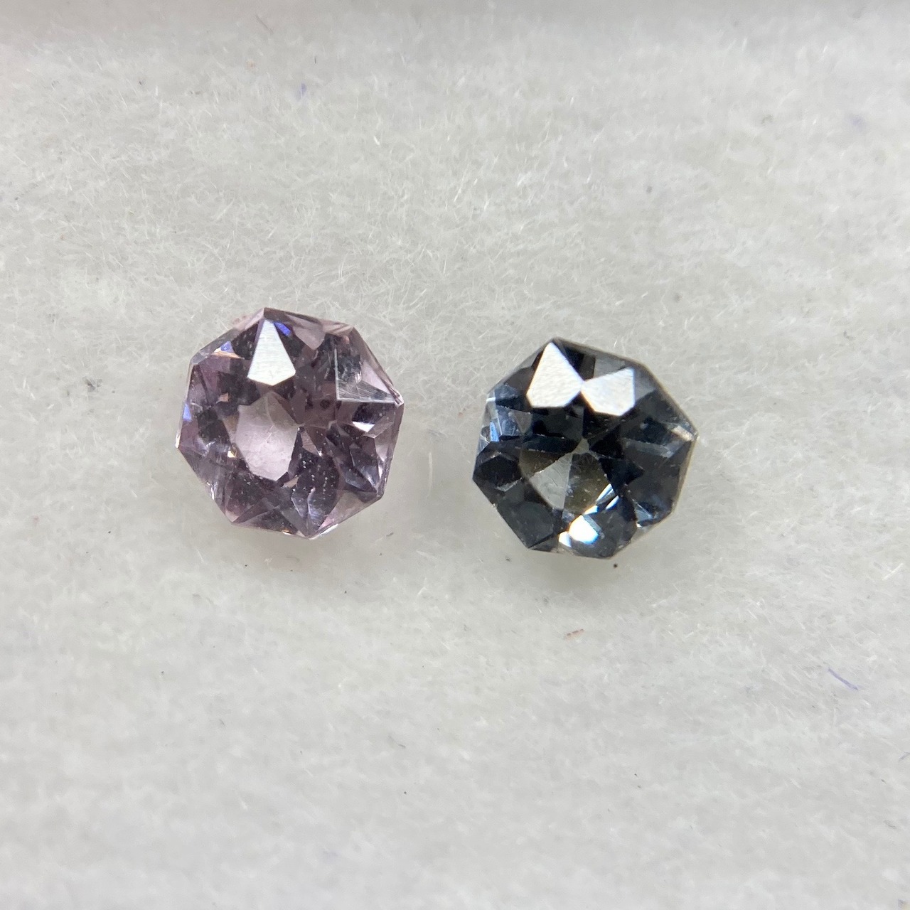 お花みたいなスピネル 約4.0mm-4.5mm 2点セット No.17