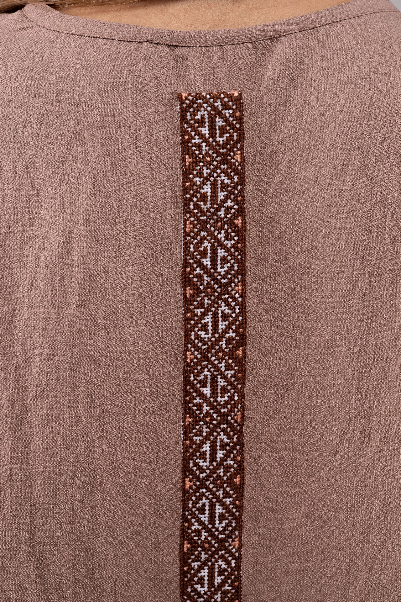 ウクライナ刺繍ヴィシヴァンカ クロスステッチ　手刺繍　ブラウス　麻　レディース・フリーサイズ - 8