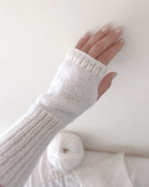 100% pure wool Hand warmer ・white