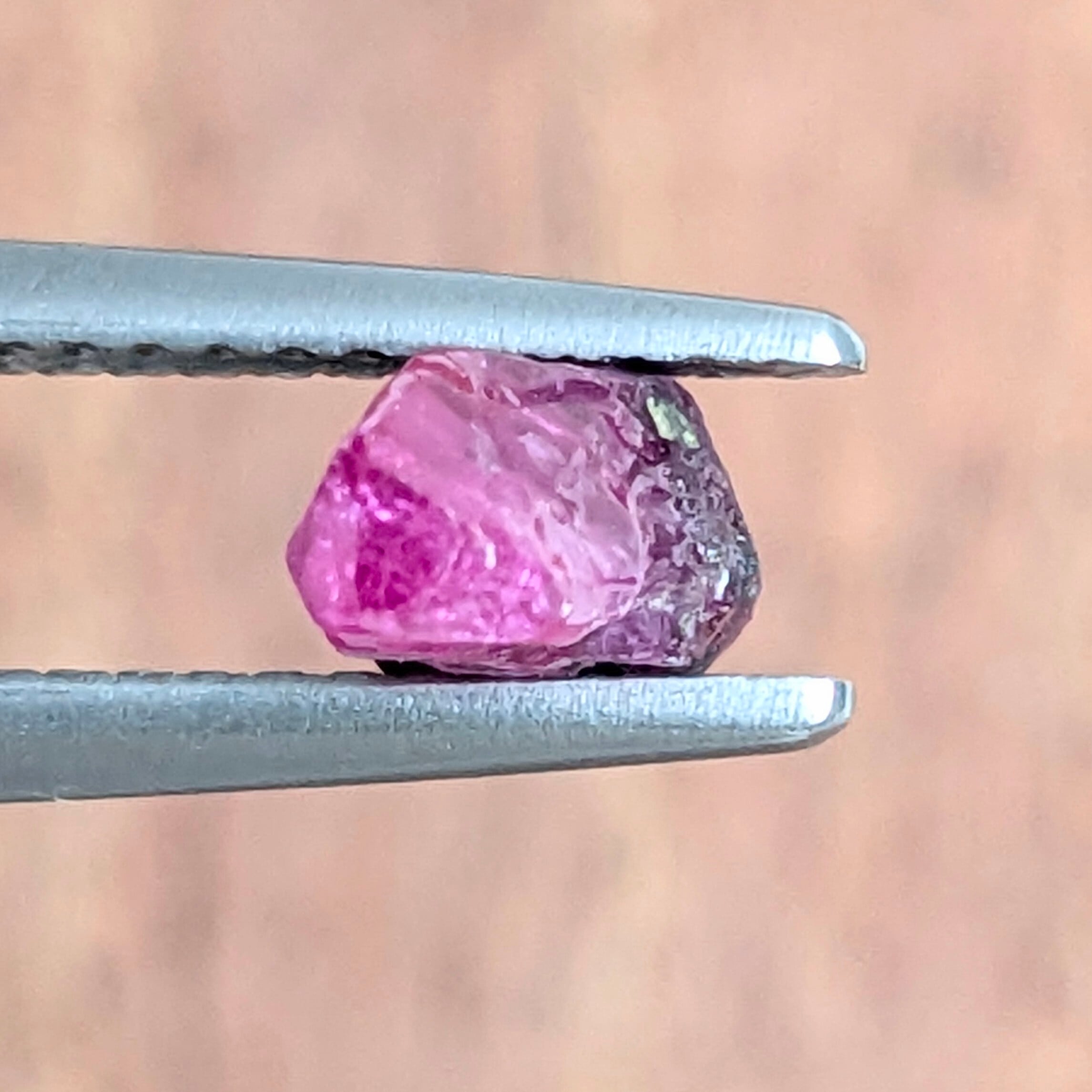 ルビー原石 ミャンマー・モゴック産【2.11ct】PRO207290 | Gem's