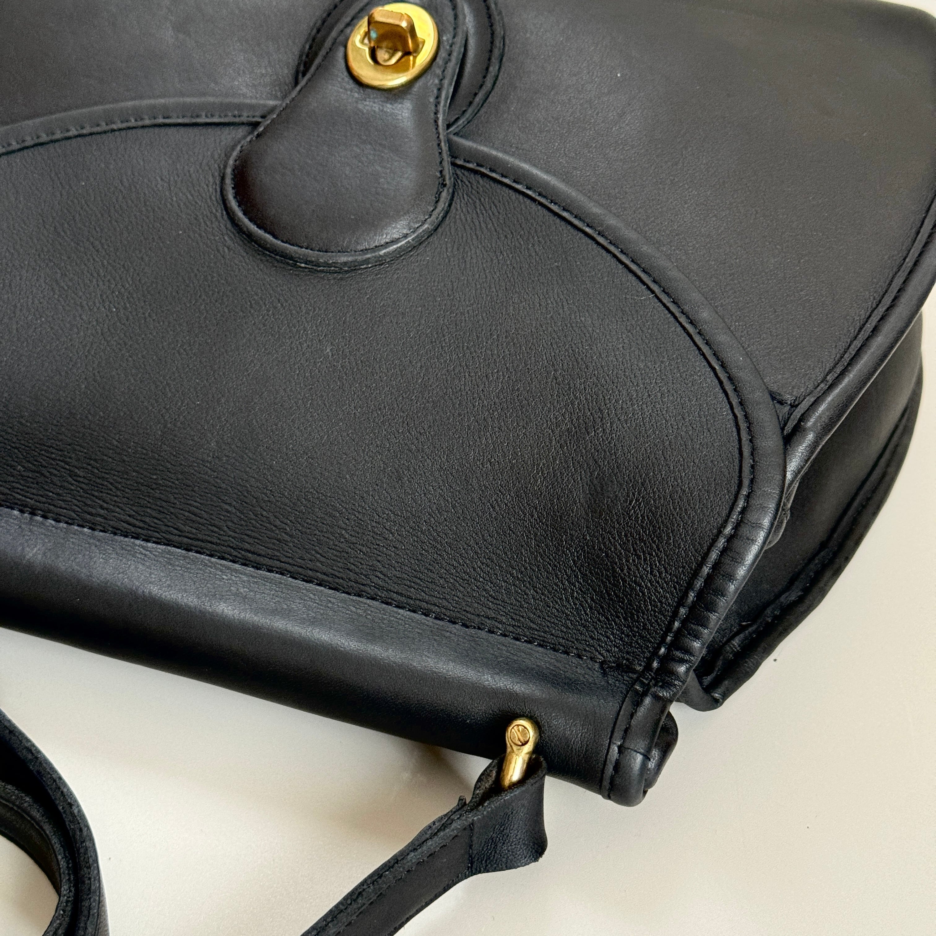 OLD COACH ビジネスバッグ ブラック Vintage Coach 9907 Logan Bag | ONE VINTAGE