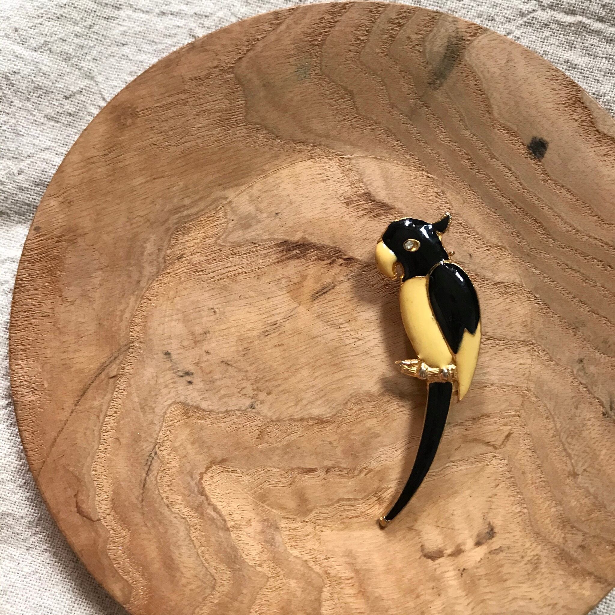 オウムのブローチ