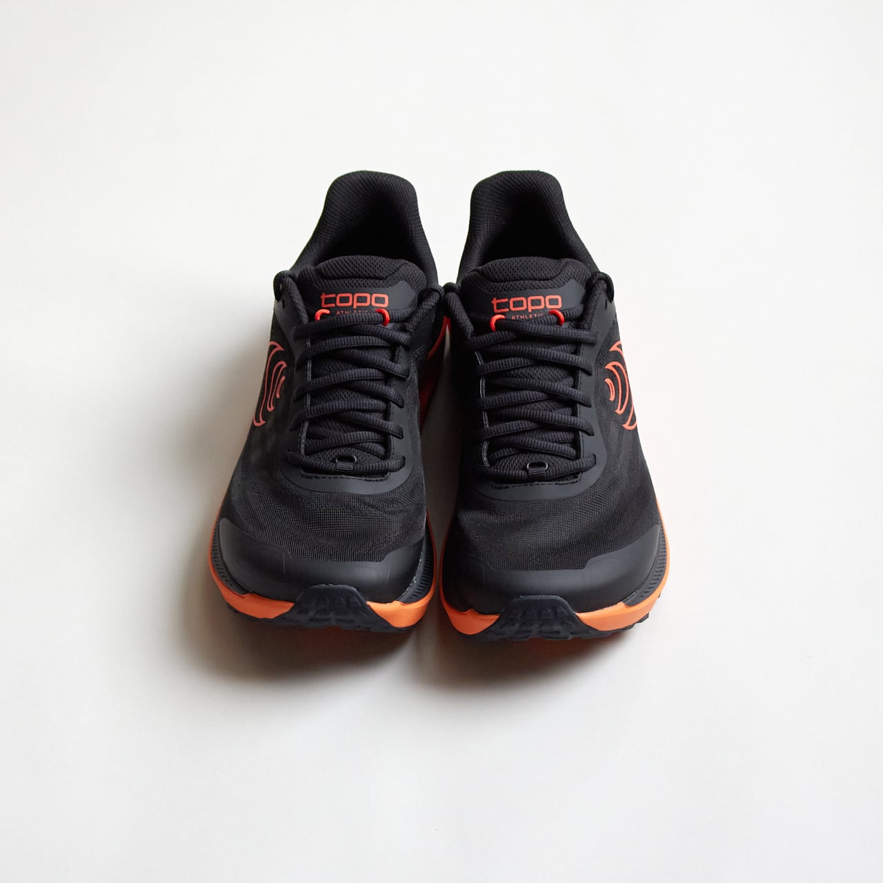 Topo Athletic（トポ アスレチック）ULTRAVENTURE 4 -Black/Red（MEN